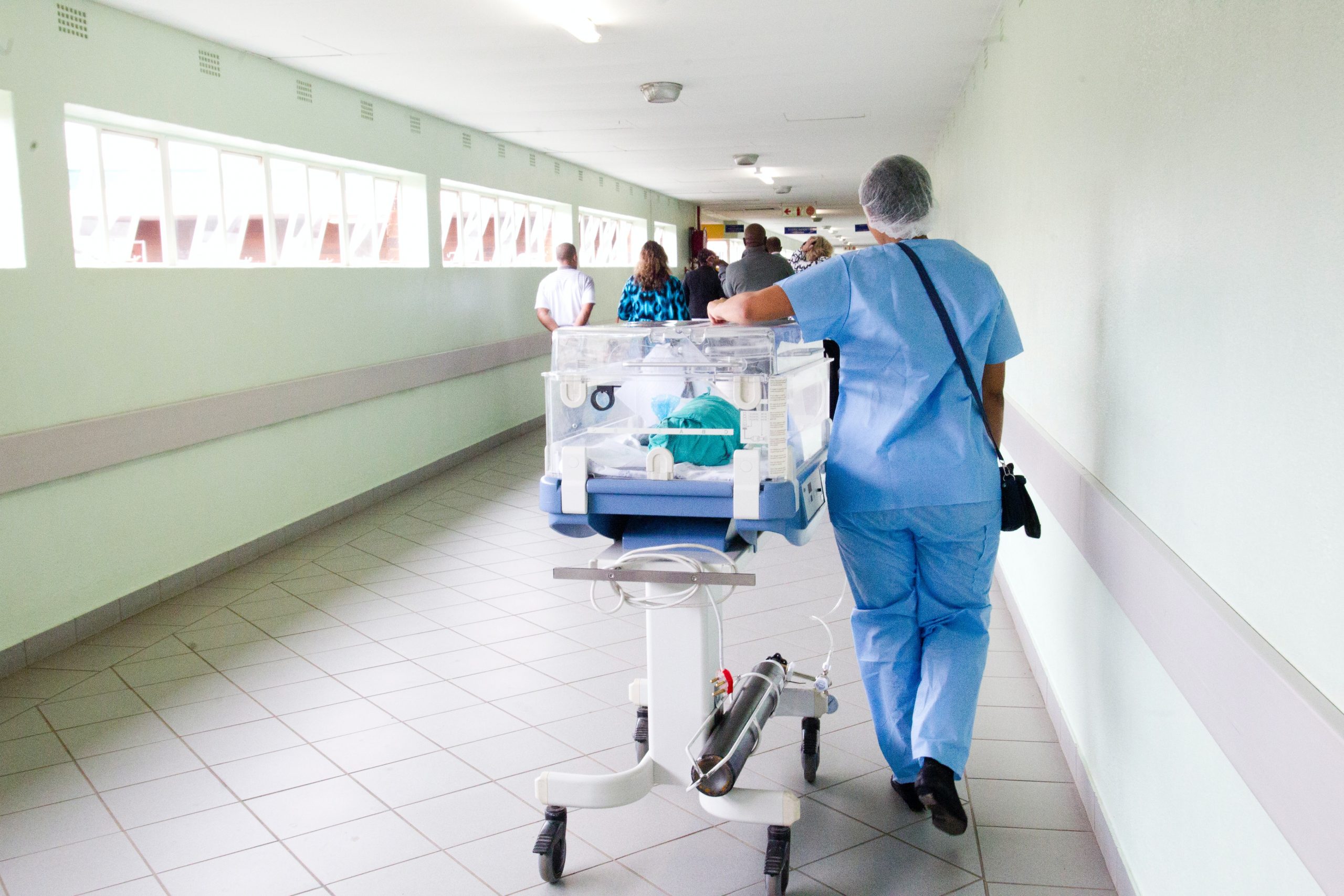 Dwie kliniki w kieleckim szpitalu wznowią przyjęcia po stwierdzeniu koronawirusa